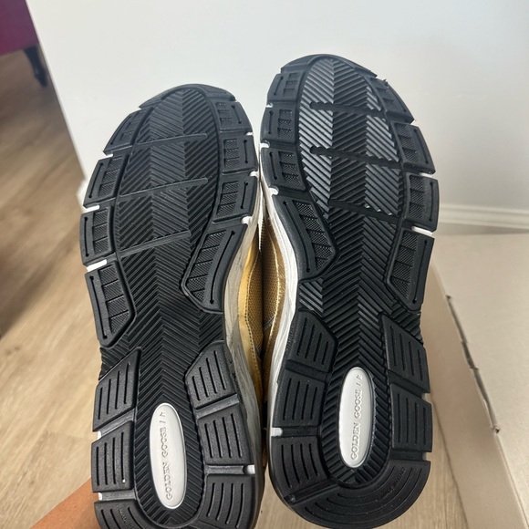 Golden Goose Running Dad Star Laminated Gold NIB Sz 40 $600 - Picture 8 of 9